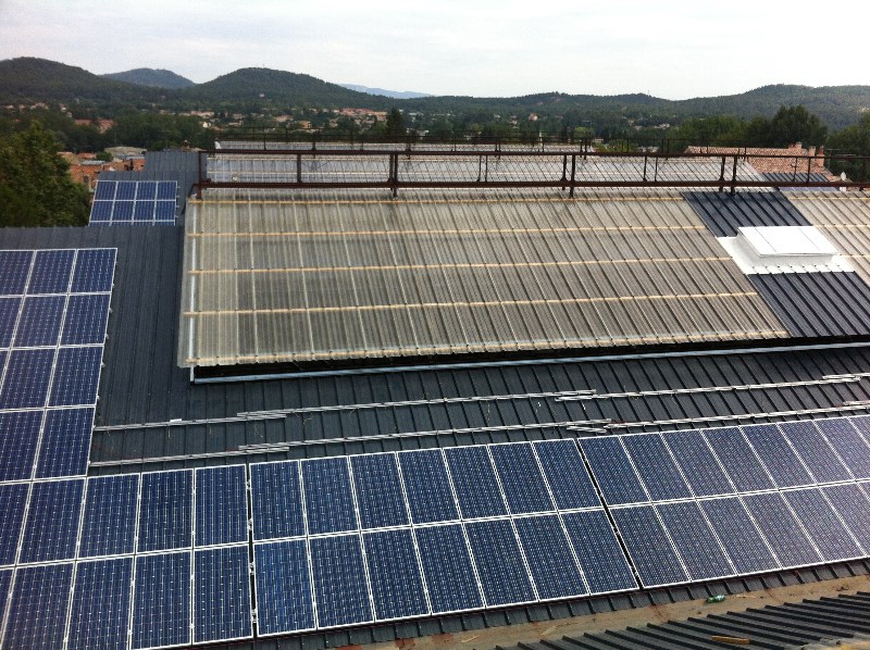 Installation de toiture solaire sur bac acier